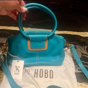 NWT HOBO - SHEILA CROSSBODY: AQUA